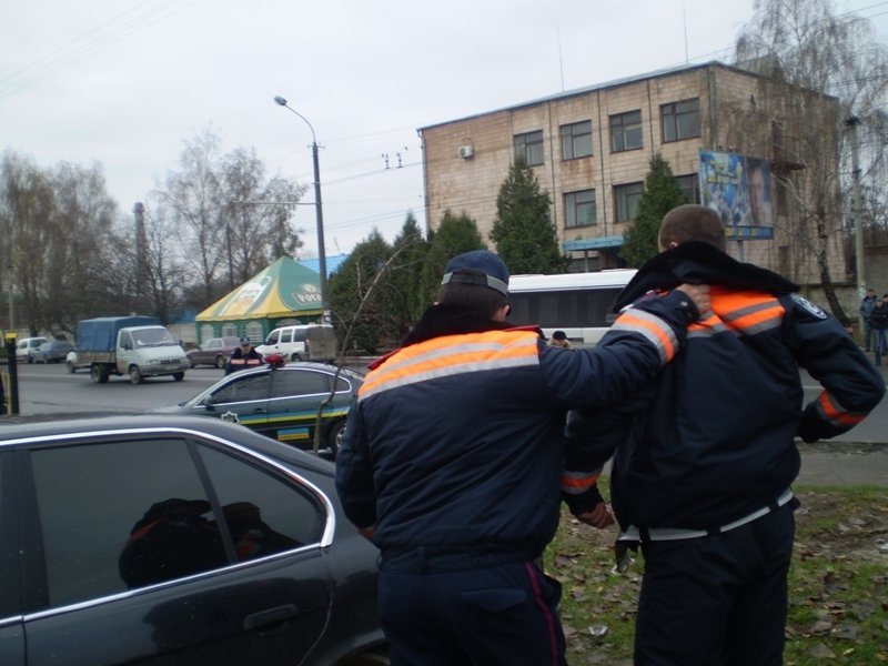 В Луцке пьяный сотрудник Государственной автоинспекции на автомобиле