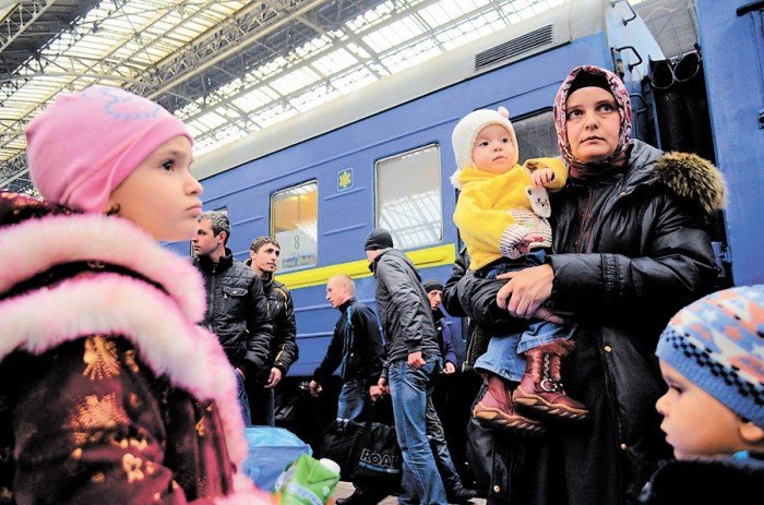 Ministry of Social Policy: 8 000 people moved from Crimea to mainland Ukraine ~~