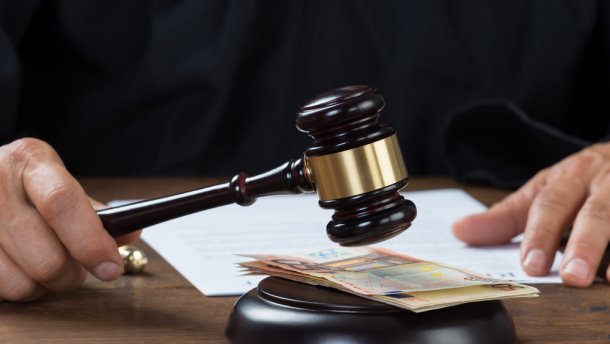 Суддя-хабарник залишив на посаді корупціонера з волинського облавтодору