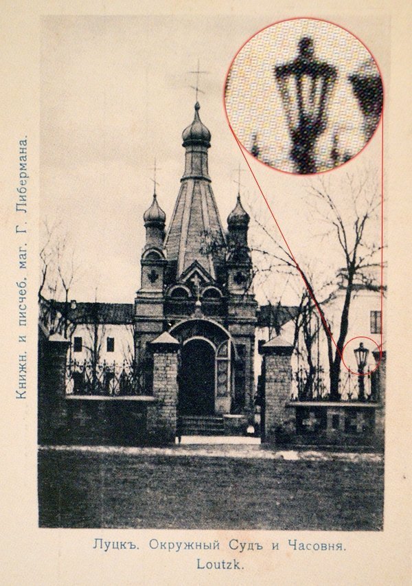 Ліхтар біля Іверської каплички