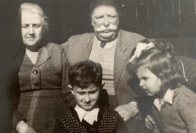 Софія та Олександр Глікліхи (вгорі). Фото 1953 року, Варшава. Фото з генеалогічного архіву Geni