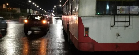 Водій тролейбуса, якого збив у Луцьку правоохоронець, досі перебуває у лікарні Водій тролейбуса, якого збив у Луцьку правоохоронець, досі перебуває у лікарні