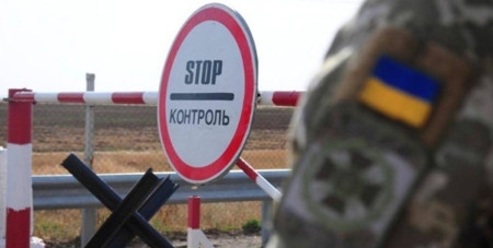 Волинянин допомагав чоловікам виїхати за кордон, вносячи липові відмітки іноземних консульств Волинянин допомагав чоловікам виїхати за кордон, вносячи липові відмітки іноземних консульств