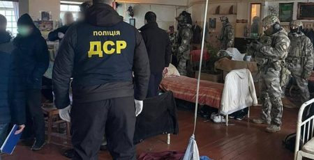 На Волині керівник підприємства за $4500 допомагав чоловіку перетнути кордон На Волині керівник підприємства за $4500 допомагав чоловіку перетнути кордон