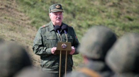 Лукашенко обіцяє стягнути на кордон із Україною «цілий контингент»