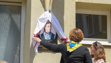 У Вільнюсі відкрили меморіальну дошку Лесі Українці
