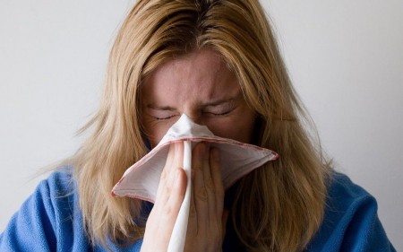 Може маскуватися під звичайну застуду: професор перерахував симптоми «Омікрону» у вакцинованих - volynfeed.com