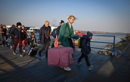 Українським біженцям в Європі скасували безкоштовний проїзд