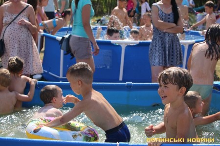 Діти заслуговують на радість, незважаючи ні на що. Біля Луцька відгуляли ВОДА-party. Фото, відео - volynfeed.com
