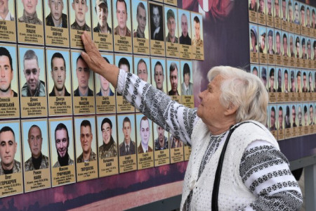У Луцьку вшанували пам’ять загиблих захисників України У Луцьку вшанували пам’ять загиблих захисників України