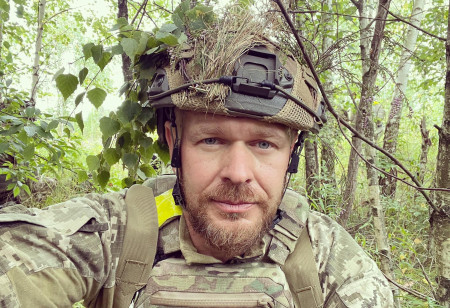 «Я ще не найкращий солдат у світі»: Положинський розповів про три місяці в ЗСУ, прильоти на фронті й понівечені тіла побратимів «Я ще не найкращий солдат у світі»: Положинський розповів про три місяці в ЗСУ, прильоти на фронті й понівечені тіла побратимів