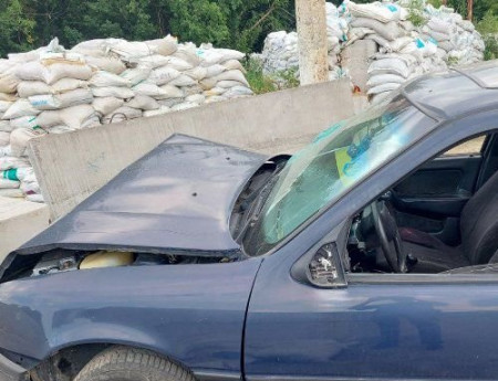 На Волині п’яний водій в’їхав у бетонні блоки: у нього відібрали водійське посвідчення На Волині п’яний водій в’їхав у бетонні блоки: у нього відібрали водійське посвідчення
