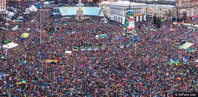 ЩОБ НІКОЛИ НЕ ЗАБУТИ. 60 ВРАЖАЮЧИХ ФОТО З МАЙДАНУ