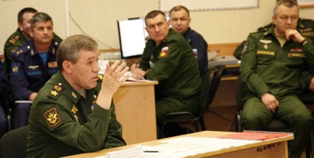 Начальник Генерального штабу ЗС РФ Валерій Герасимов розбирає результати військової гри