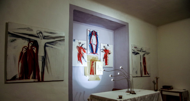 Вівтарна частина для каплиці «Дім Серця» у Відні, Австрія