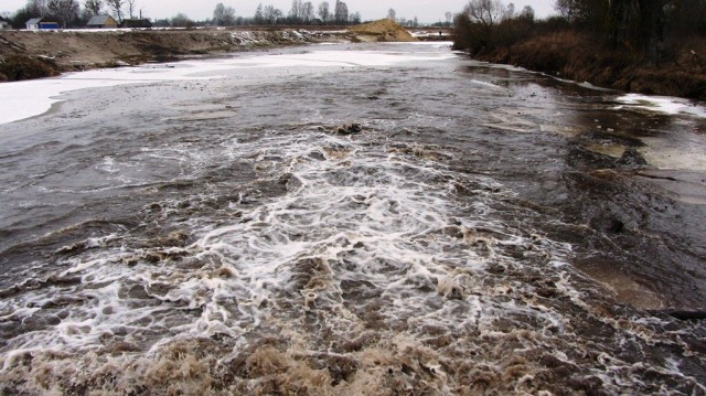 могутнім потоком вода потекла Білоозерською водоживильною системою в Дніпро-Бузький канал