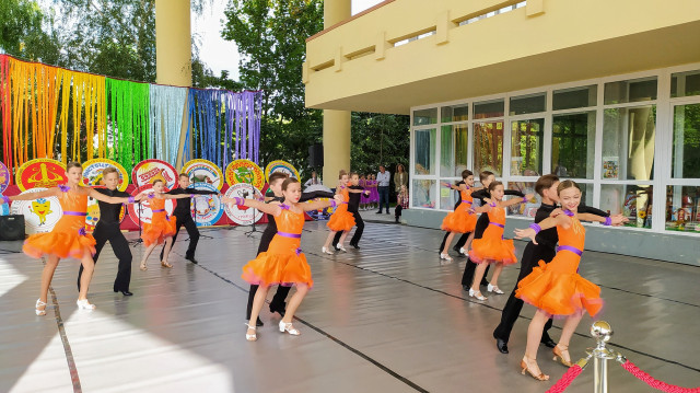 Виступ народного ансамблю спортивного бального танцю «Ритм» Світлани і Сергія Застровських