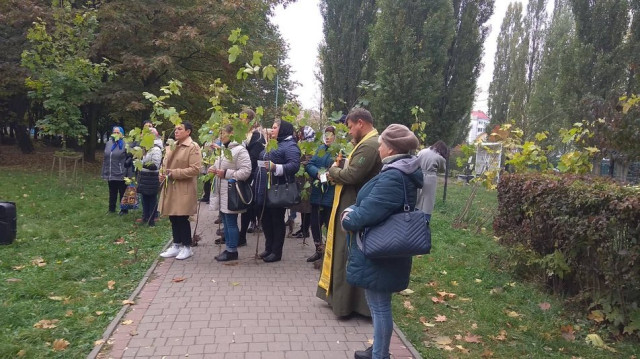 У Луцьку родини загиблих військових висадили пів сотні іменних кленів