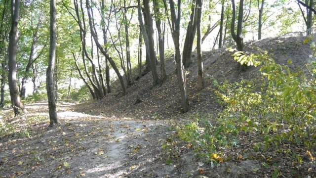 Так виглядають залишки валів після кількох сотень років