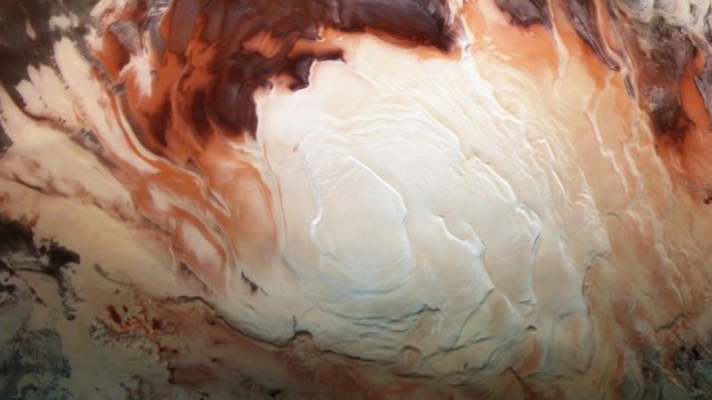 Значні запаси рідкої води виявили під шапкою Південного полюса Марса