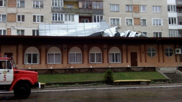 І кому скаржитися на збитки? Навряд чи будівлю застраховано