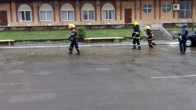 Надзвичайники оглядають фронт робіт