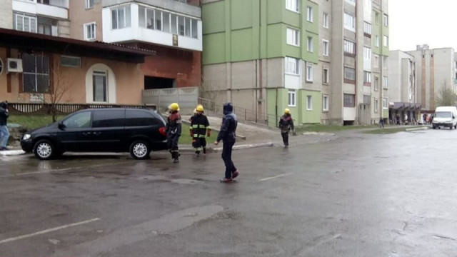 Уранці було так тепло й любо, а зараз вітер збиває з ніг