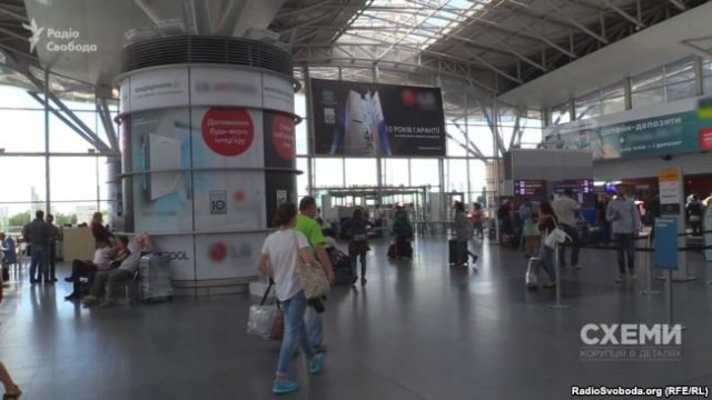 Хто ж заробляє на рекламі в аеропорту «Бориспіль»?