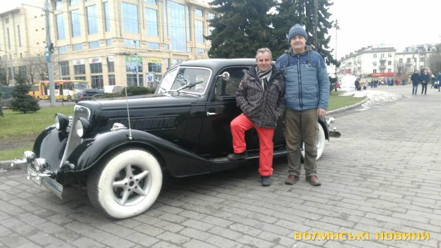 Олександр Іовхімчук разом з власником авто