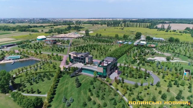 Будинок Єремеєва та Івахіва з ділянкою під Луцьком