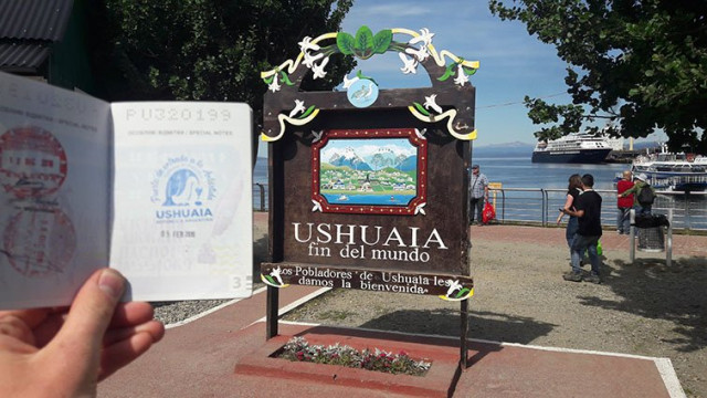 Фотографуйте паспорти і візи