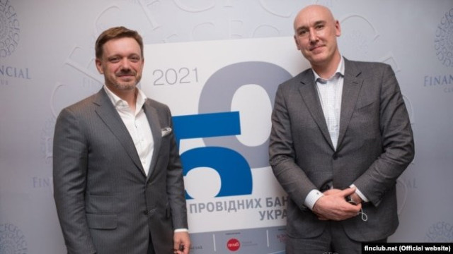 Євген Мецгер ліворуч