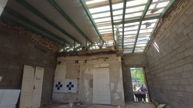 Всередині будинок теж зазнав руйнувань