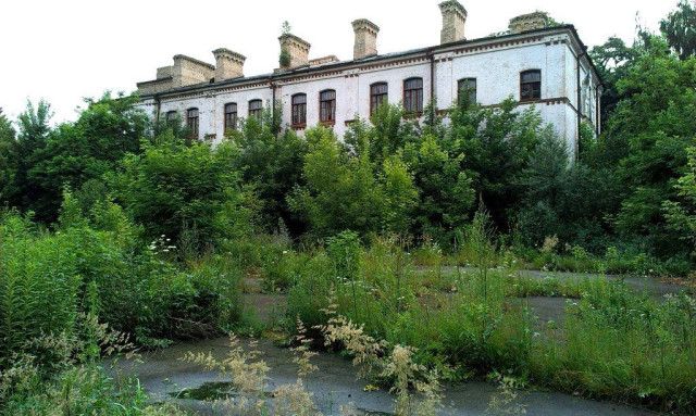 Навчальний корпус і плац