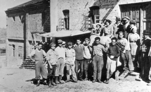 Євреї на Долині. Фото Ghetto Fighters House Archive