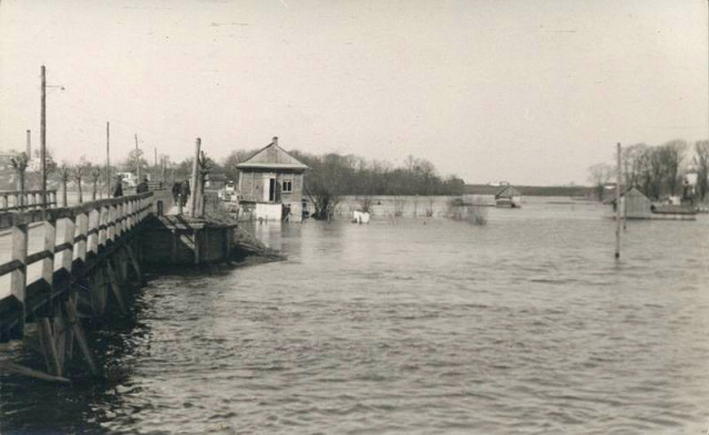 Міст Бена під час повені