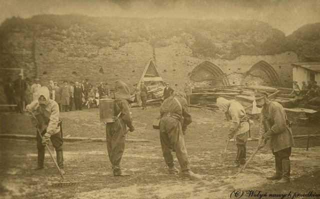 Протигазові навчання у замку Любарта в травні 1932 року