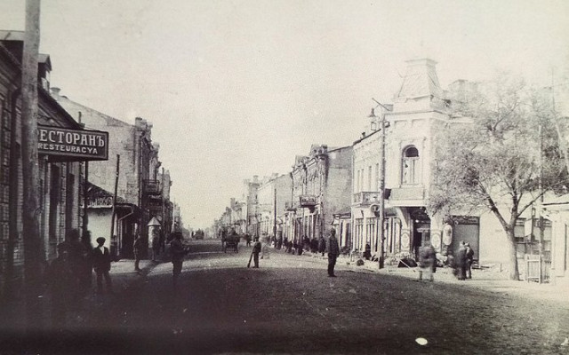 Ресторан на вулиці Шосейній. Тепер це перетин вулиць Лесі Українки та Кривий Вал