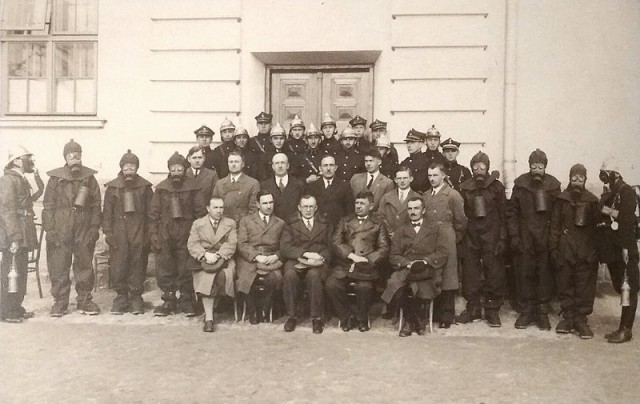 Члени луцької Ліги оборони протиповітряної і протигазової (L.O.P.P.), 1932. Зображення з архіву Віктора Літевчука