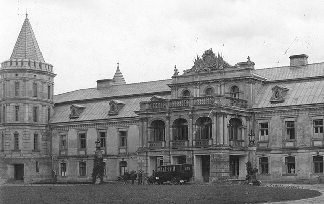 Палац у Смордві, де проживав Олександр Ледуховський