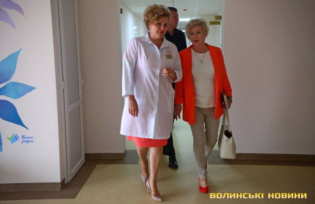 Очільниця перинатального центру Ірина Горавська та головний лікар луцької міської лікарні Лариса Духневич