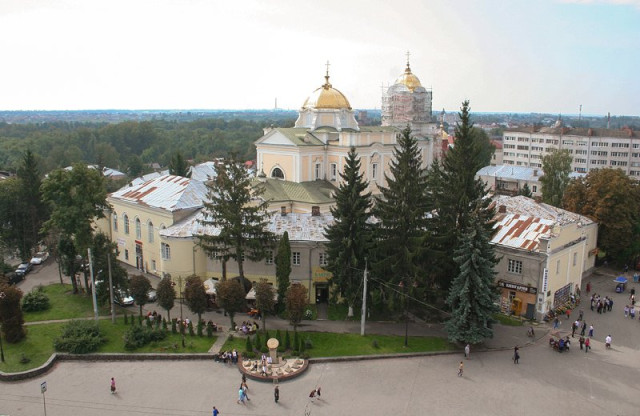 Колишній комплекс бернардинів. Спостережна гора десь тут