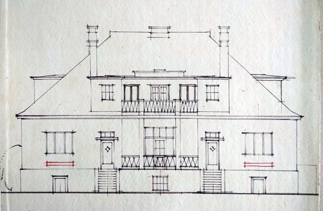 Будинок Арона Мотюка (нині інші власники) на вулиці Богдана Хмельницького. Зберігся в дуже перебудованому вигляді