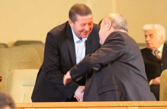 Ліворуч Василь Столяр