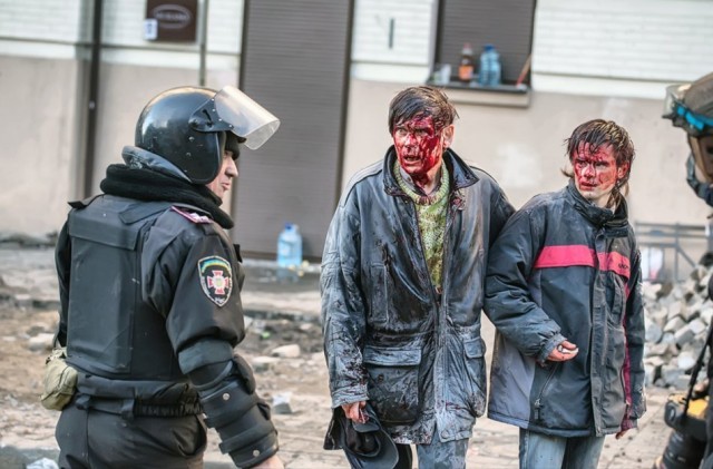 ЩОБ НІКОЛИ НЕ ЗАБУТИ. 60 ВРАЖАЮЧИХ ФОТО З МАЙДАНУ