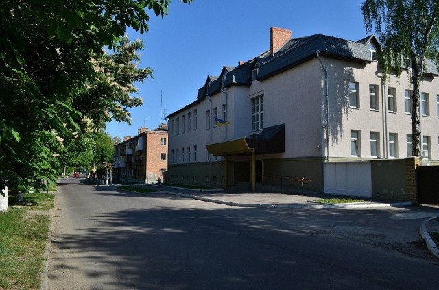 Колишній штаб 289 авіаційної дивізії нині відділ спецзвязку та захисту інформації СБУ на вулиці Огієнка