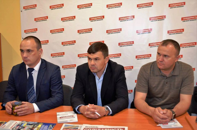  Фото з особистої сторінки Петра Нестерука в «Facebook». Праворуч на фото – Роман Романюк, ліворуч – Петро Нестерук