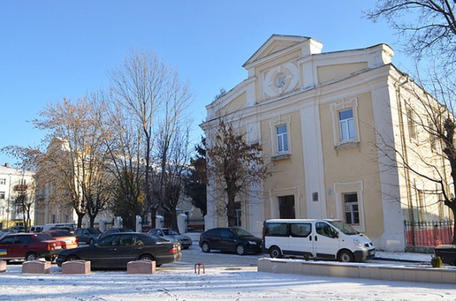 Колишній монастир тринітарів (вулиця Сенаторки Левчанівської)