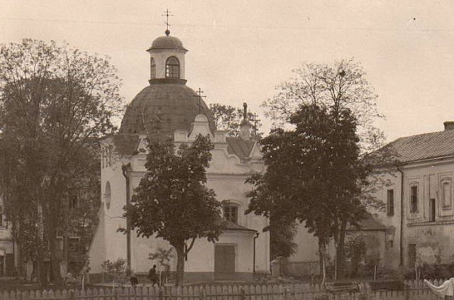 Фронтон бабинця на фото 1925 року Генрика Поддембського із колекції Віктора Літевчука