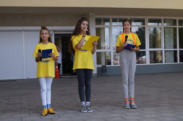 Ведучі свята – вихованки гуртка «Мистецтво слова»